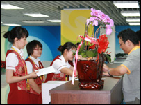 Lễ tân tại Làng Báo chí