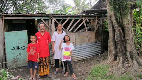 失業的阿卜杜拉·馬希德與家人