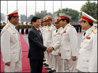 Chủ tịch Nguyễn Minh Triết với các tướng lĩnh Việt Nam-ảnh tư liệu