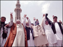 حریت کانفرنس کے رہنما مینار پاکستان کے دورے پر