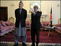 وزیر خارجه فرانسه در کنار حامد کرزی