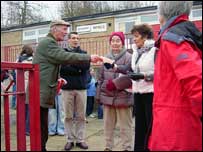 People at a famers' market