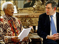 گوردون براون، وزير دارايی بريتانيا، و نلسون ماندلا