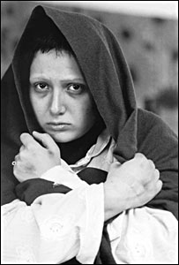 باران کوثری در نمایی از فیلم خون بازی