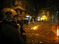 Cảnh sát gần Đại học Polytecnic tối 7/12