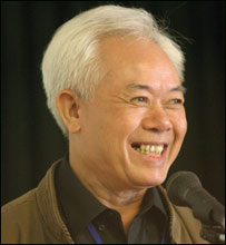 Nhà phê bình văn học Lại Nguyên Ân ở một hội thảo ở ĐH Quốc gia Hà Nội