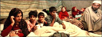 خیمے میں رہائش پذیر متاثرہ خاندان