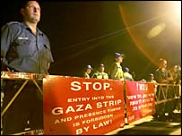 Gazze'de bir yerleşim merkezi kontrol noktası