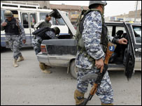 Irak'ta bir polis kontrolü