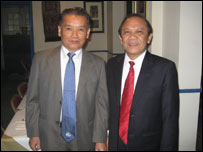 Ông Nguyễn Đình Lộc (trái) và ông Mạc Văn Cử