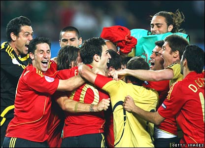Đội tuyển Tây Ban Nha ăn mừng