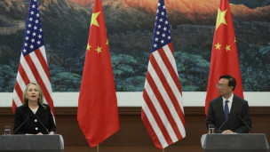 Clinton và Dương Khiết Trì trong cuộc họp báo