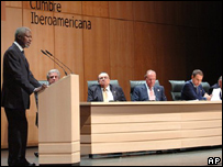O secretário-geral da ONU, Kofi Annan, em seu discurso na Cimeira Ibero-americana
