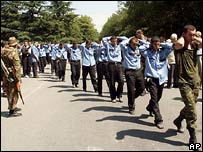 Güney Osetya'da esir alınan Gürcü askerler