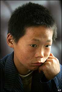 Em bé chưa rõ tên này được giải cứu từ một lò gạch ở Sơn Tây