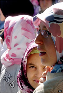 Fransa'da tğrbanlı genç kızlar