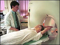 Mulher recebe tratamento