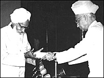 नानक सिंह राष्ट्रपति राधाकृष्णन के साथ