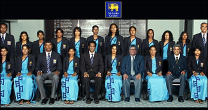 Sri Lanka women's team with SLC officials (photo: Sri Lanka Cricket)