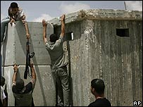 Mısır Gazze sınırında bir duvar 