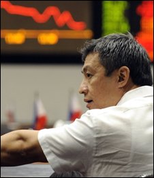 Nhân viên giao dịch tại thị trường chứng khoán Philippines