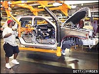 Các hãng xe hơi lớn giảm doanh số bán hàng trên 30% so với cùng kỳ năm ngoái