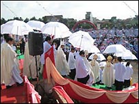 Giáo dân ở Xuân Lộc 2008, hình từ Vietcatholic.net