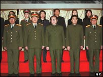 جيانگ زمين (وسط) و هو جين تائو (دوم از راست)