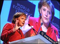 Angela Merkel fala na abertura do Fórum Econômico Mundial, em Davos