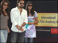 इमरान हाशमी, सयाली भगत, गीता बसरा