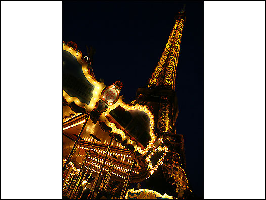 1889年建造的巴黎铁塔迄今还散发着迷人的光芒。