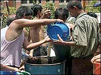 बर्मा में परेशान लोग