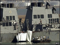 O destróier americano USS Cole