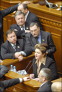 Депутат НСНУ Лілія Григорович виголошує вимоги опозиції