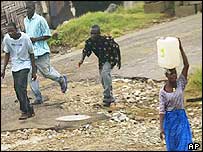 Liberianos em Monróvia