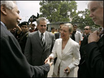 Benita Ferrero-Waldner Gazze Hastanesi'ni ziyaret ediyor