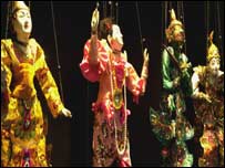  سب سے اہم پتلی کا نام پاٹے خان تھا اور باقی پتلیاں پاٹے خان کے ذیلی کرداروں کے طور پر اچھلتی کودتی اور بولتی تھیں