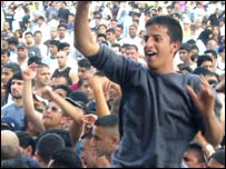Visitors to the 2004 Mela