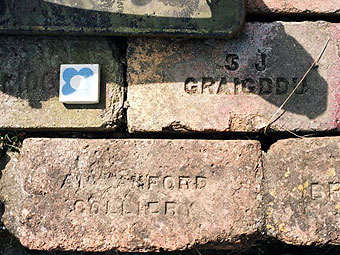 Gardd fy nhad, Brynaman, gan Huw Evans o Langyfelach