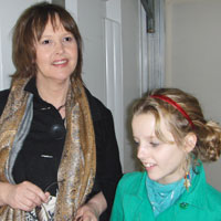 Caryl gyda'i merch ieuengaf, Greta