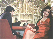 پروین بابی انیس سو پچہتر کی فلم دیوار میں امیتابھ بچن کے ساتھ