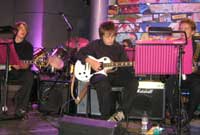 Cymryd rhan yn y gwasanaeth fore Sul