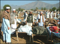 مدرسے پر حملے میں ہلاک ہونے والوں کی لاشیں