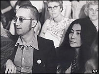 John và Yoko từng tham gia nhiều vào chính trị