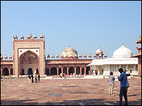 Салим Чиштий мақбараси