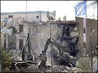 Escombros do escritório da ONU em Bagdá após atentado de agosto