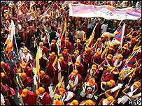 600 nhà sư tuần hành 