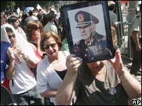Apoiadores de Pinochet no funeral, em Santiago