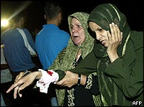 Palestina ferida em ataque é levada ao hospital