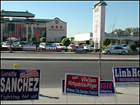 Trước thương xá Phước Lộc Thọ